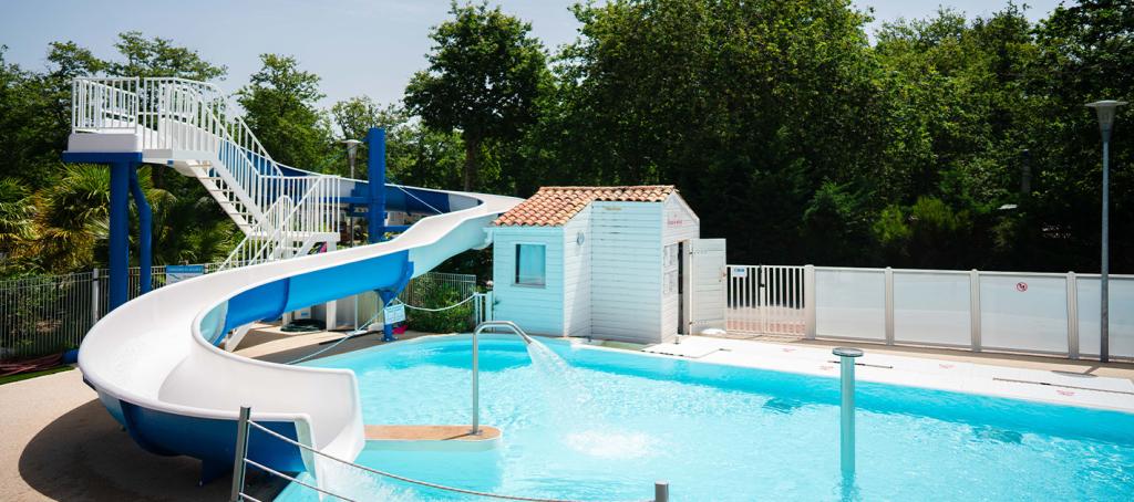 Toboggans et piscine au Domaine de Soulac